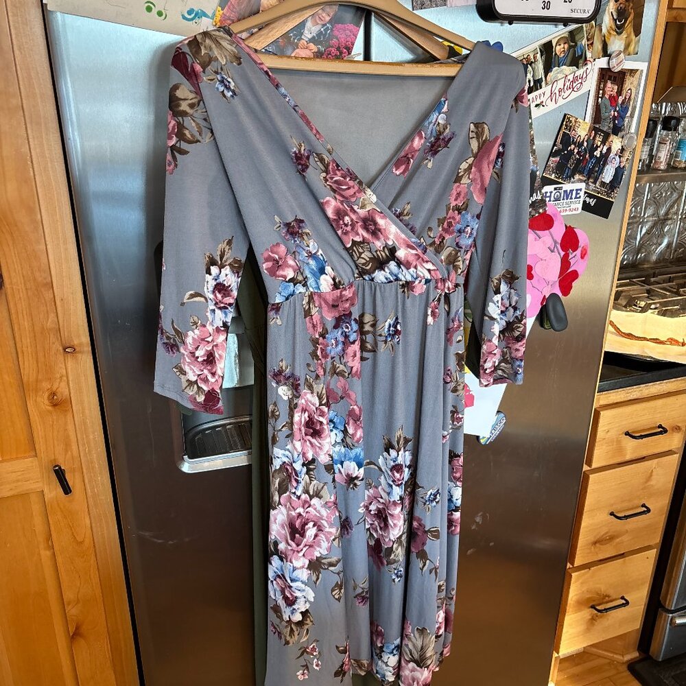Pink Blush Maternity Gray Floral Wrap Dress Sz L